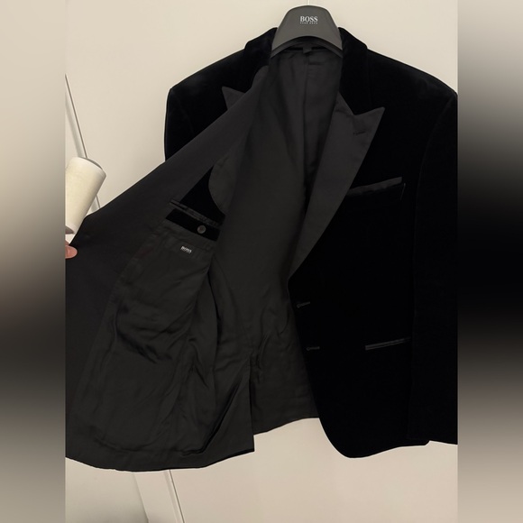 Hugo Boss Men’s Black Dinner Jacket - Picture 3 of 9